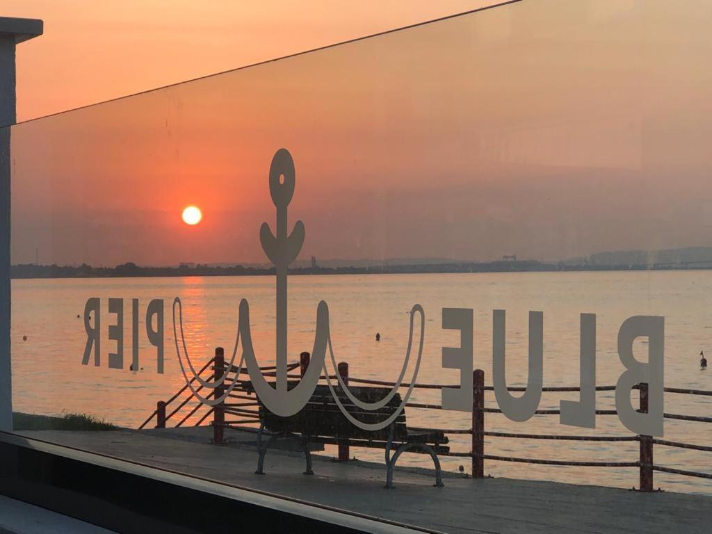 Blue Pier Hotel كوجايِلِ المظهر الخارجي الصورة