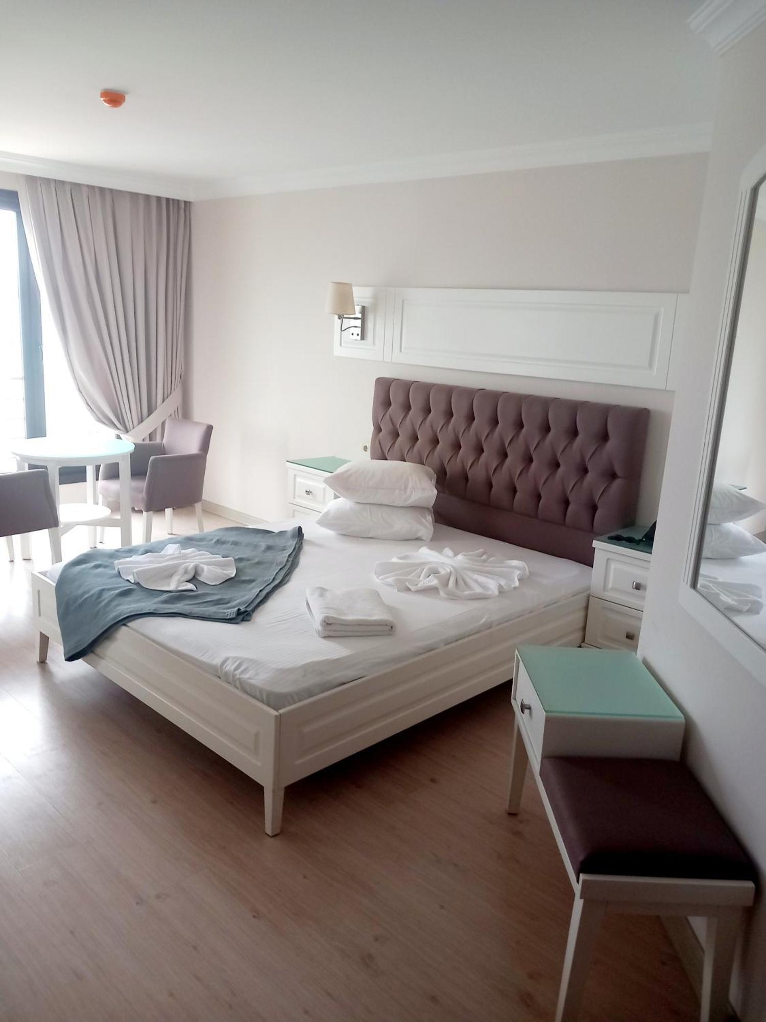 Blue Pier Hotel كوجايِلِ المظهر الخارجي الصورة