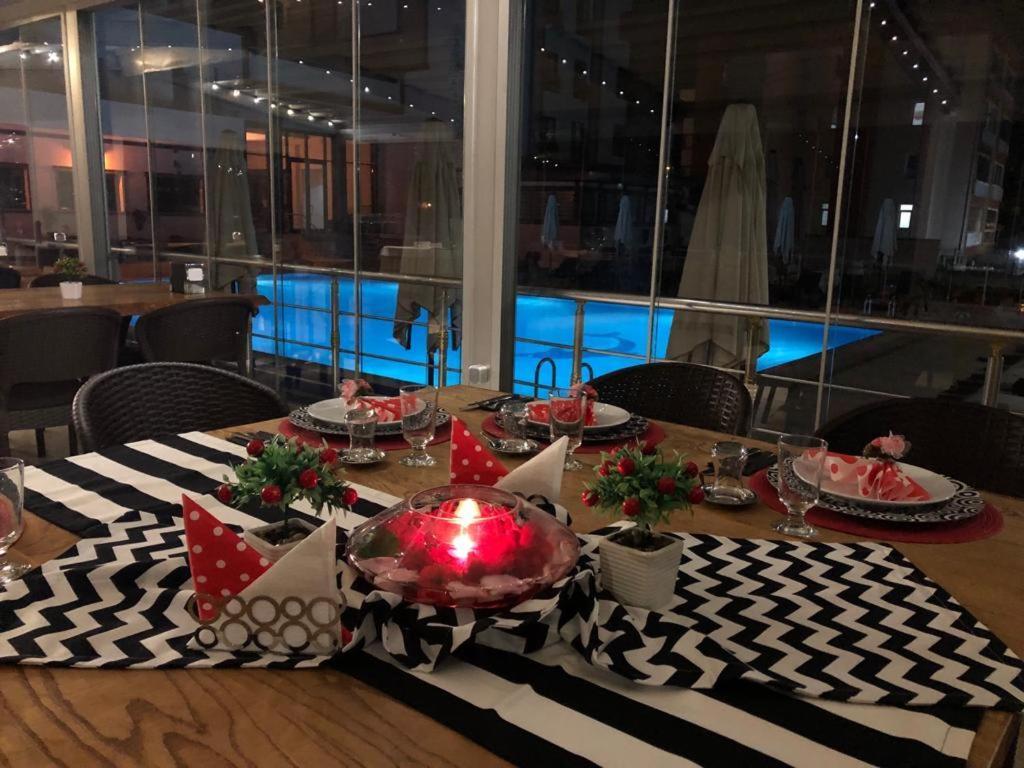 Blue Pier Hotel كوجايِلِ المظهر الخارجي الصورة